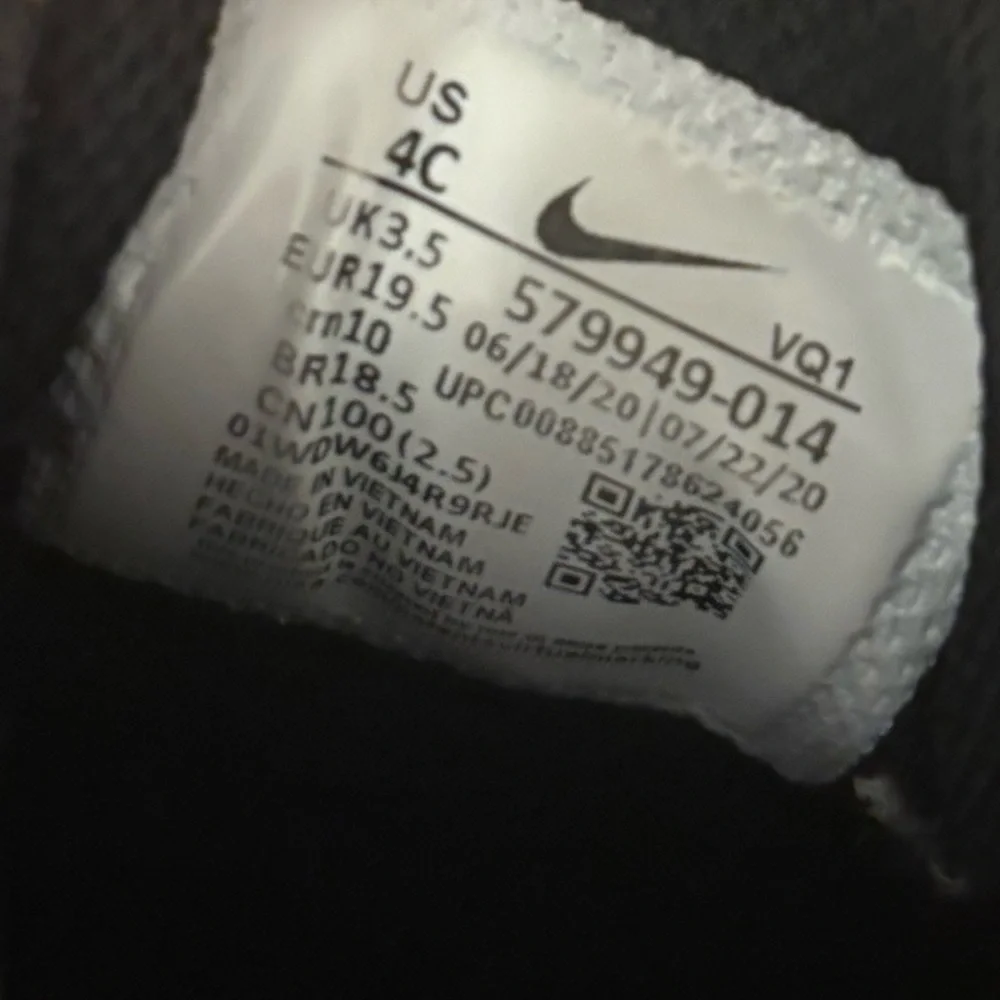 NIKE | Kids/Toddler Black Sneakers Size 4C